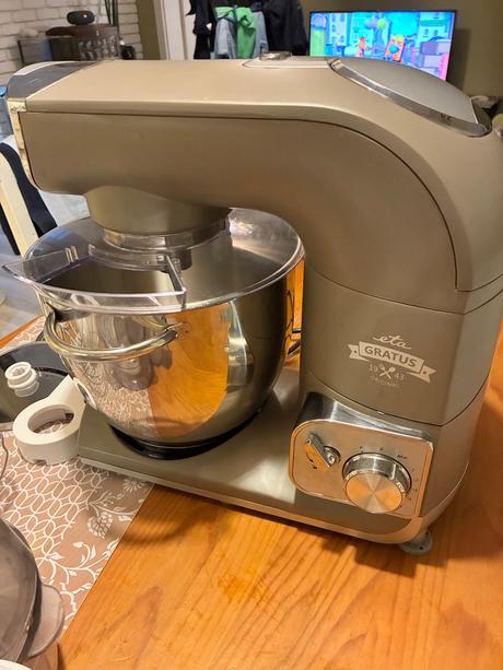 Kuchynsky robot eta gratus, eta