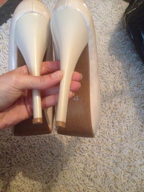Leskle topanky, 37