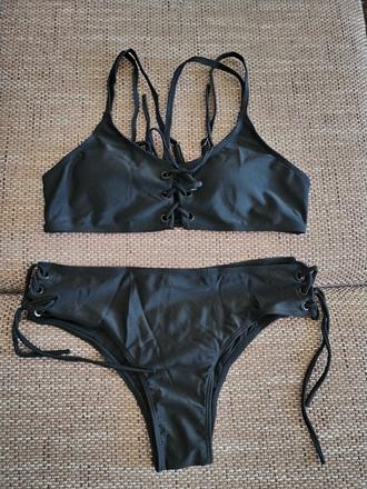 Plavky prispôsobené postave, l