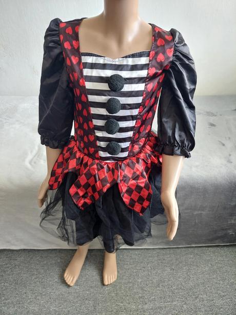 Srdcová kráľovná karnevalový komplet kostým 140,