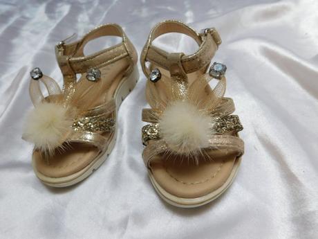 Krásne sandalky pre malinke princeznicky, 22