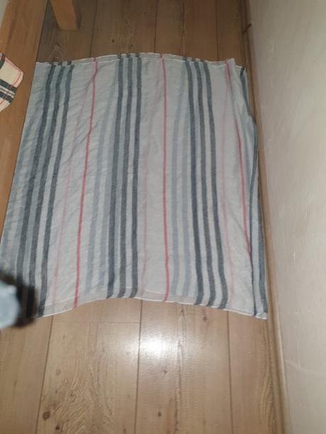 Sal  tensi biely s vzorom, 