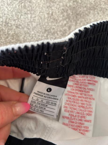 Znackove nike šortky, nike,152