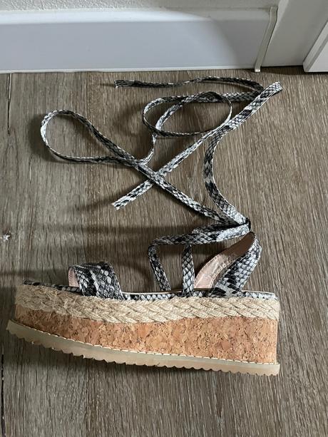 Sandále na viazanie okolo lýtka, bershka,36