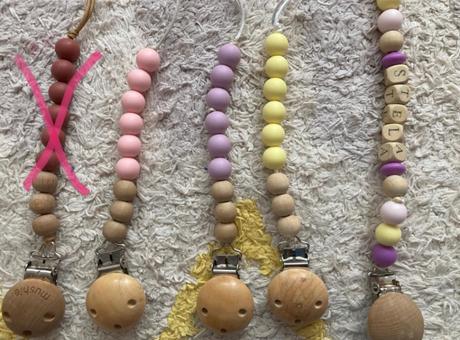 Klipy/retiazky na cumlík, mushie