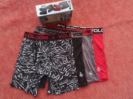 Volcom pánske boxerky 4 ks veľkosť s, s