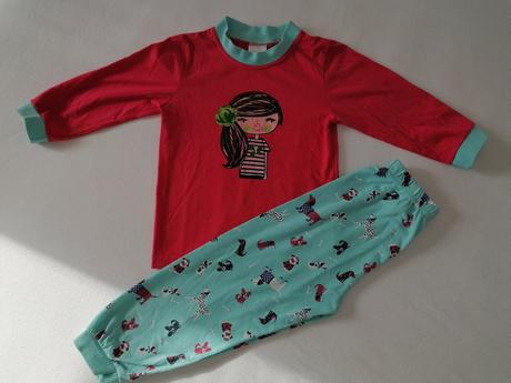 Pyžamo dievčatko a psíky, 98