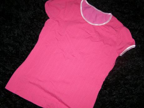 Extra kvalitné tričko malinovej farby od sciesser, s