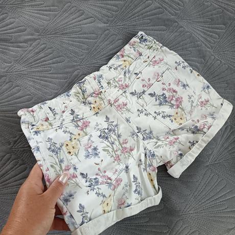 Biele kraťasy s kvetinkami, f&f,146