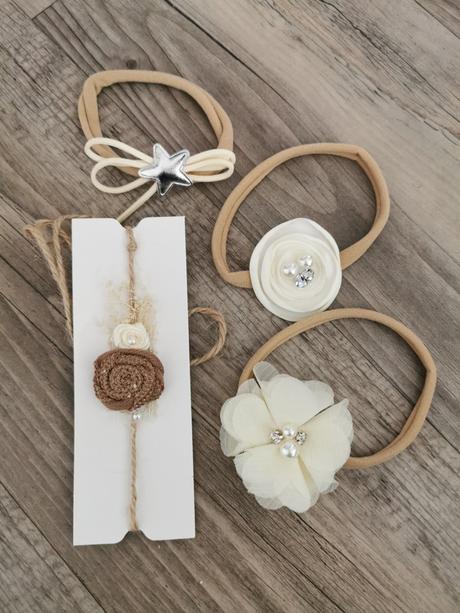 Biele čelenky kvetinové pre bábätká 4 kusy,