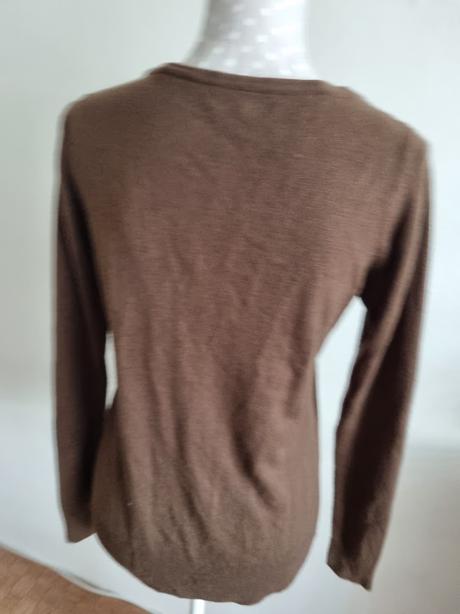Hnedý svetrík veľ. m, amisu,38