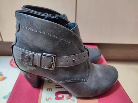 Raz obute mustang c.37, mustang,37