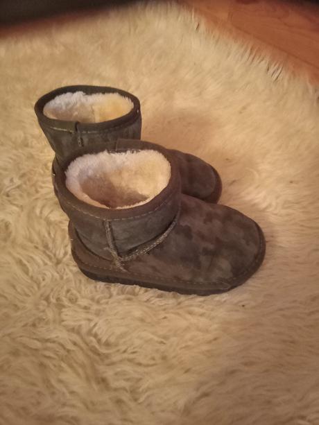 Teplucke semišové čižmičky., 28