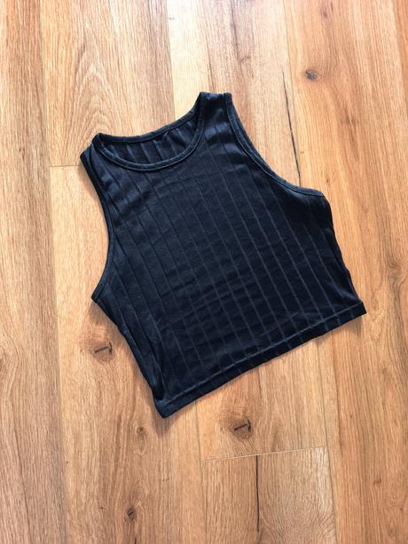 Čierny crop top, s