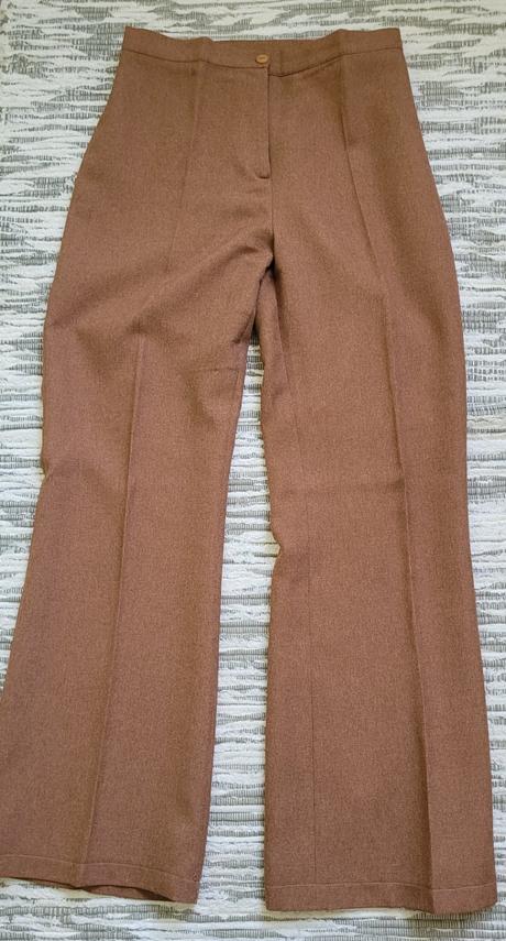 Nohavicovy kostým, 40