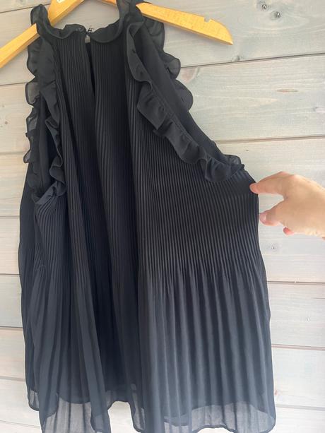 Luxusný čierny plisovaný top, zara,s