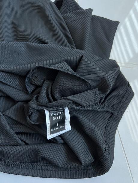 Vrúbkované tričko top stav, l