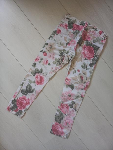 Dievčenské nohavice, 104