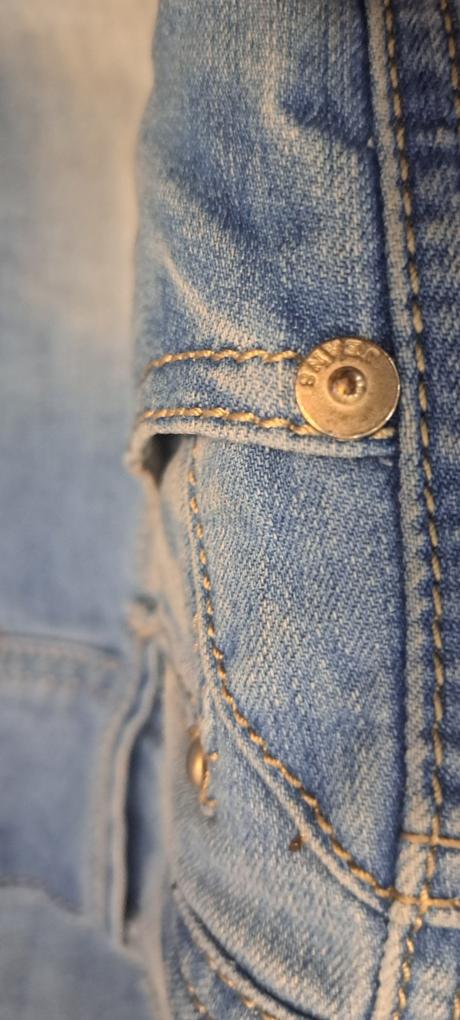 Kraťasy, dromedar,s