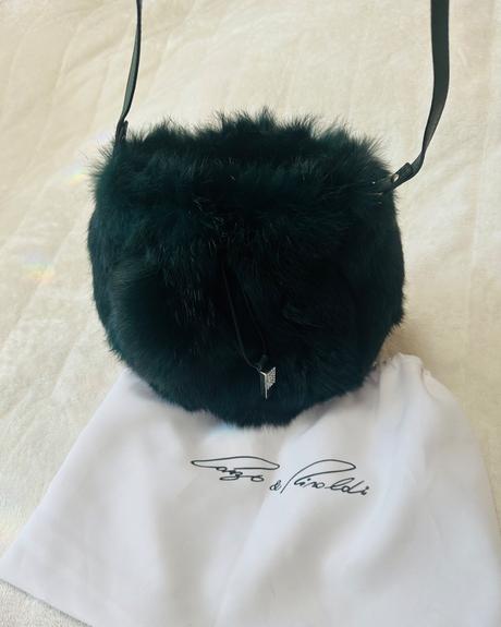 Tmavozelená kožušinová kabelka vak cango&rinaldi, 