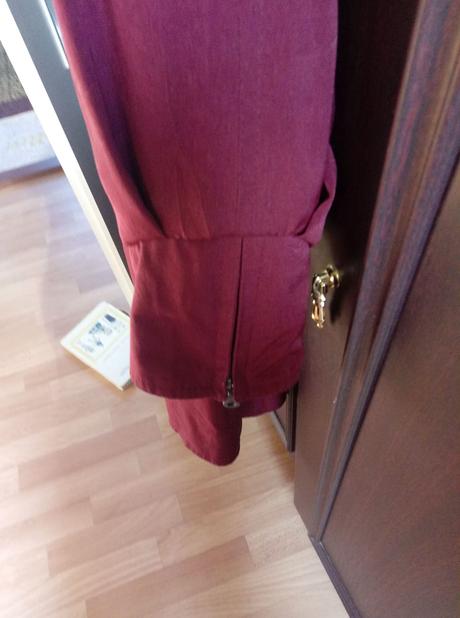 Kvalitný bordový prechodný kabát - nový, m