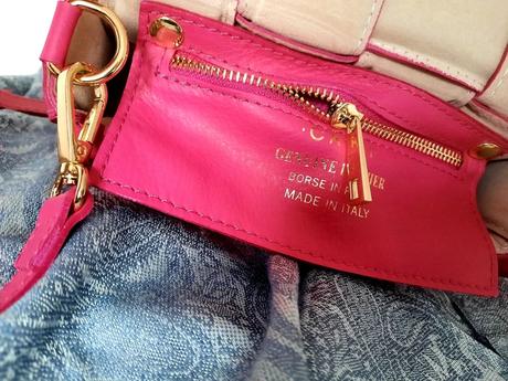 Koža fuksia kabelka, 