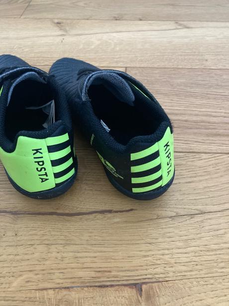 Botasky a kopačky v.33, adidas,33