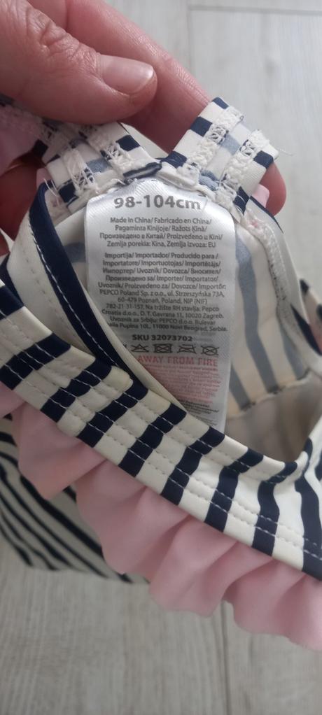 Plavky pre dievčatko, 104