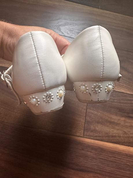 Slávnostná obuv, 27