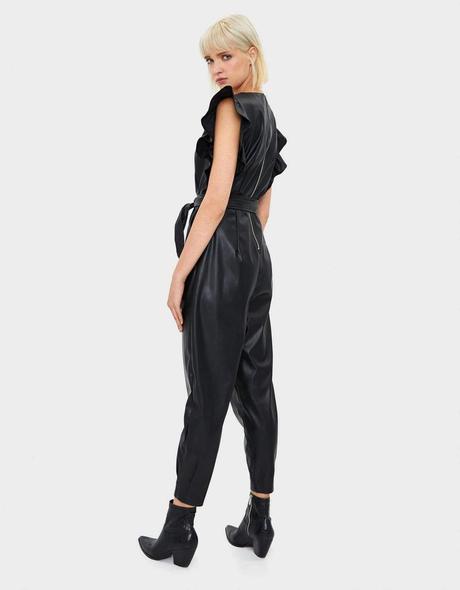 Čierny kožený overal s volánmi bershka (24), bershka,xs