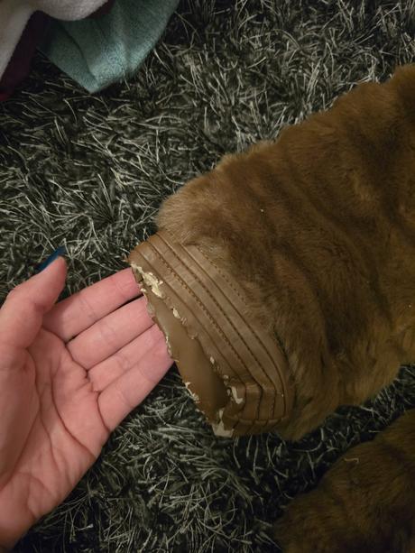 Hnedý kožúšok, s