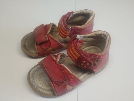 Kožené sandálky, 23