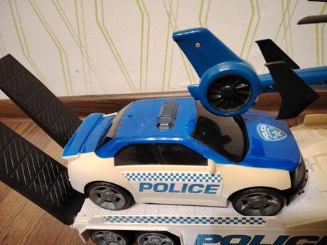 Kamión s policajným autom a helikoptérou, 