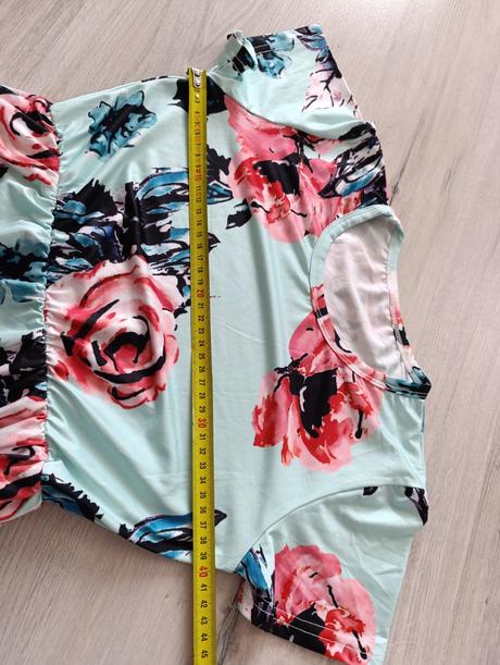 Krásne dlhé kvietkované šaty, s