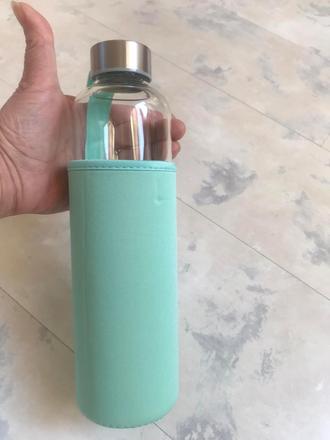 Fľaša s neoprénovým obalom,