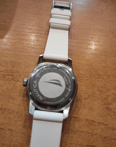 Biele hodinky nautica, 