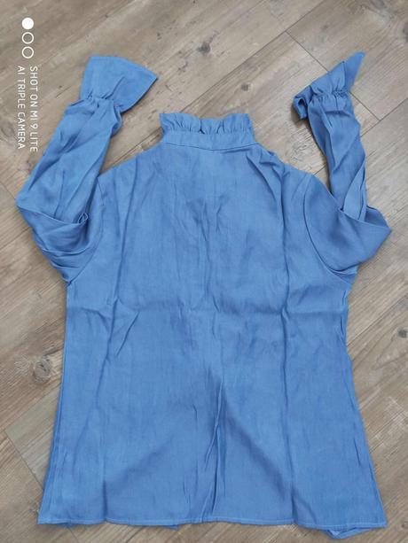 Modra bluzka s volanikmi, l / m / s