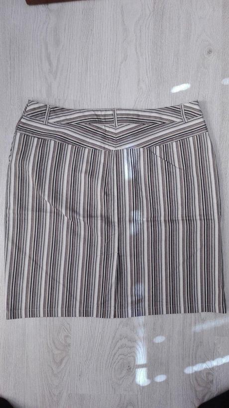 Moderna damska sukna, 46