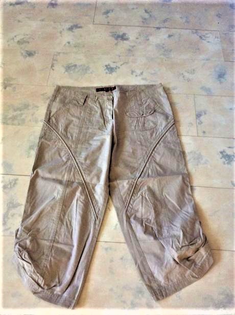 Zaujímavé 3/4 nohavice, m