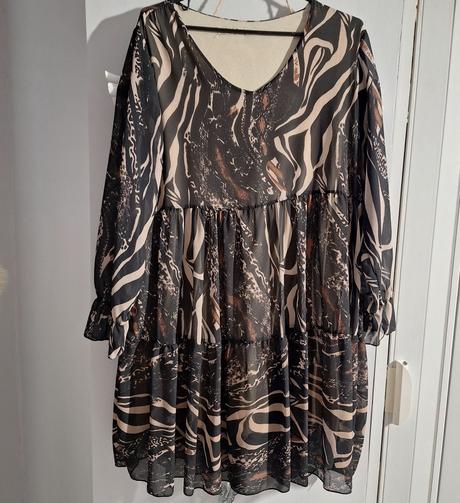 Šaty so zvieracím vzorom, l