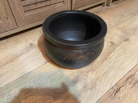 Okruhlý terakotový kvetináč,