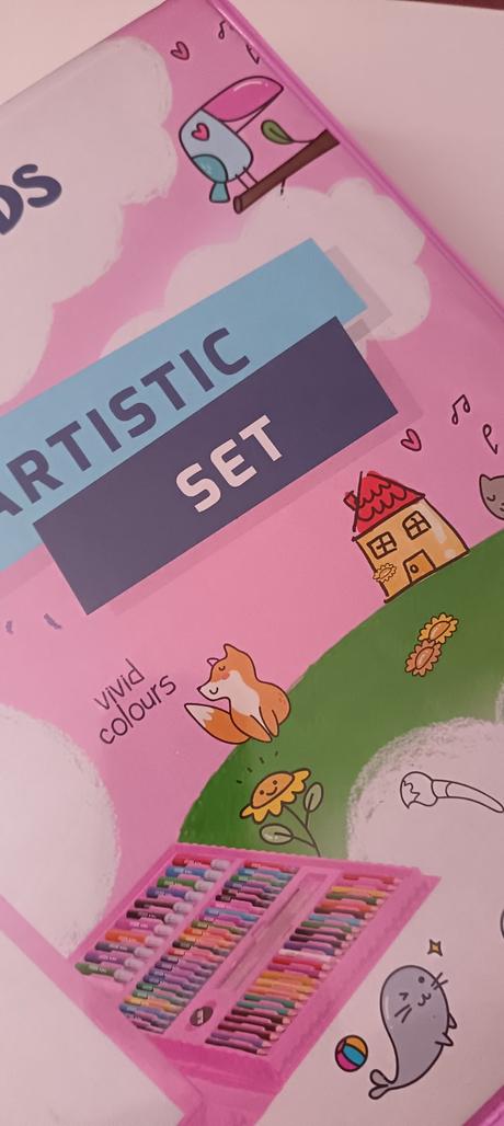 Obrovský kufrík s množstvom farbičiek,fixiek,