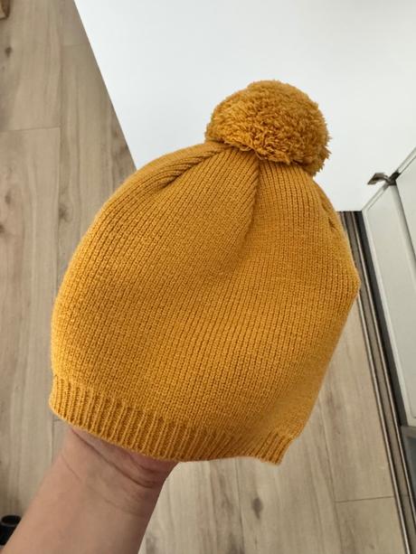 Čiapočka s brmbolcom, reserved,74