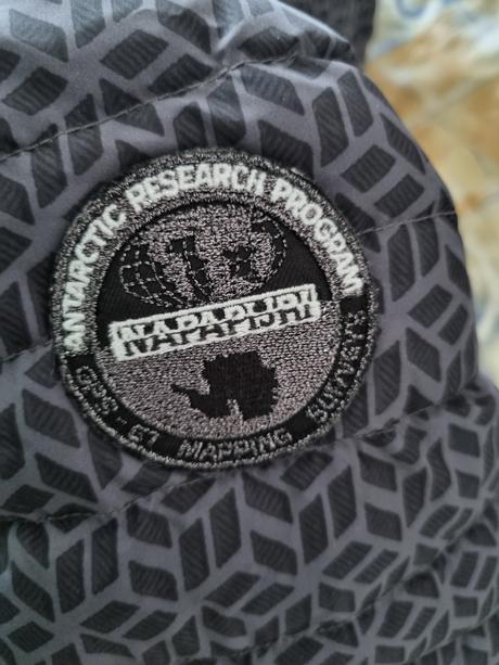 Nová sivo čierna prešívaná bunda napapirji veľ. 40, napapijri,40