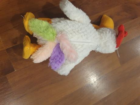 Plyšový kohútik, sám stojí, 