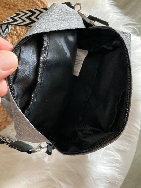 Sivá crossbody taška,