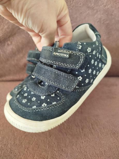 Modré s kvietkami barefoot super stav, protetika,26