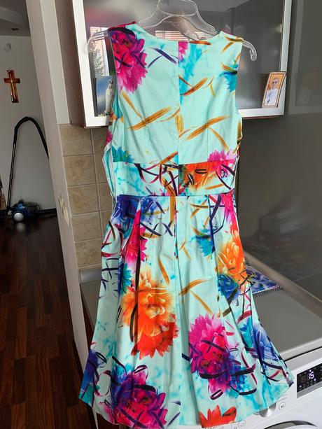 Príležitostne šaty, 40