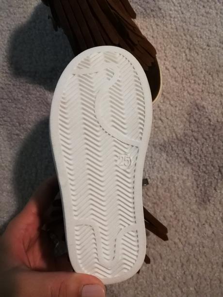 Clenkove topánočky, 25