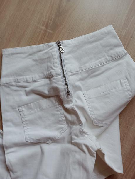 Biele slim nohavice, m